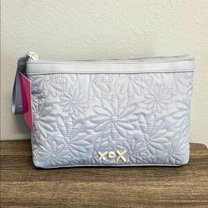 Betsey Johnson Sky Blue Daisy Quilted Cosmetic Bag 🩵 💄